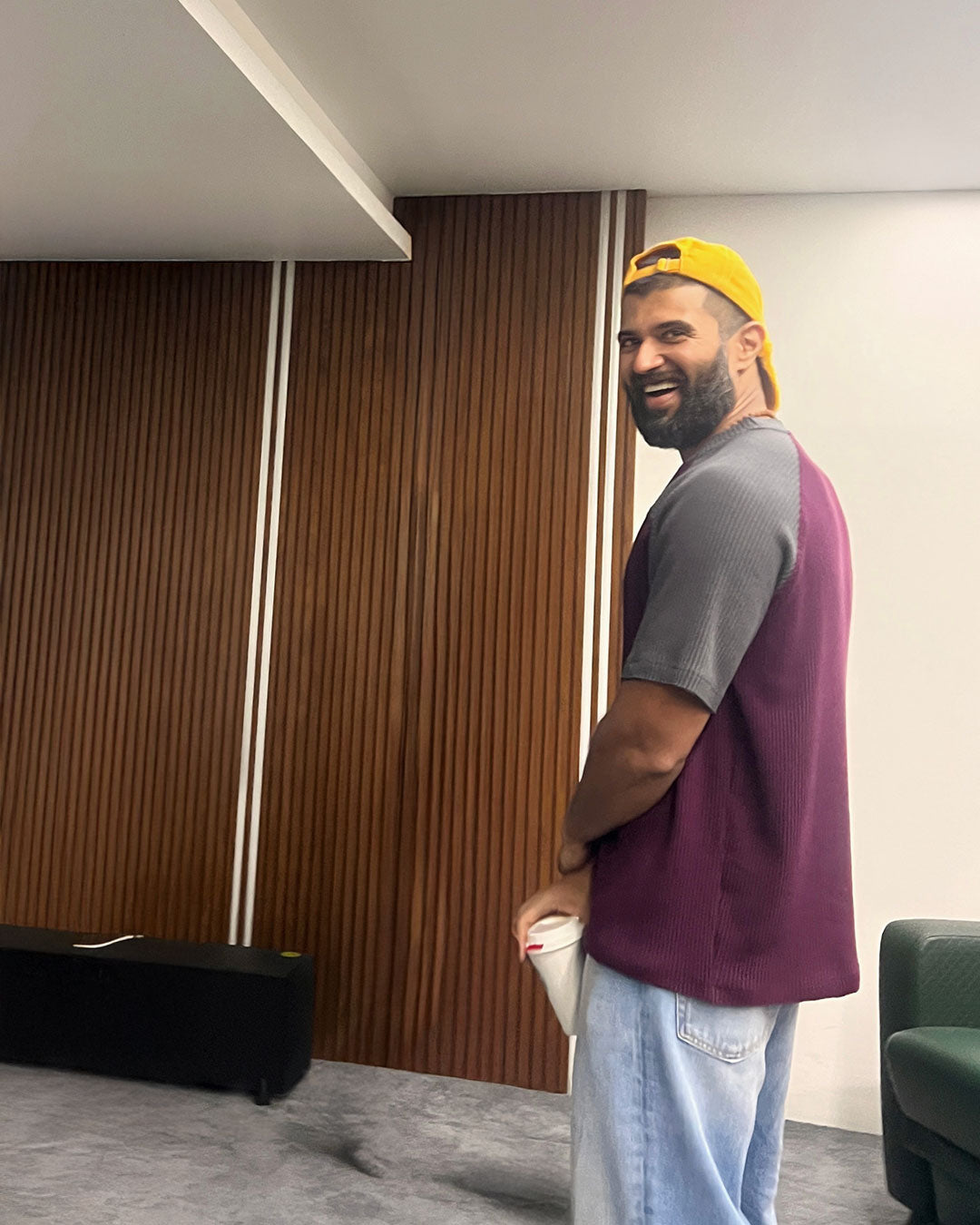 RWDY TEXTURE TEE IN SLATE WINE