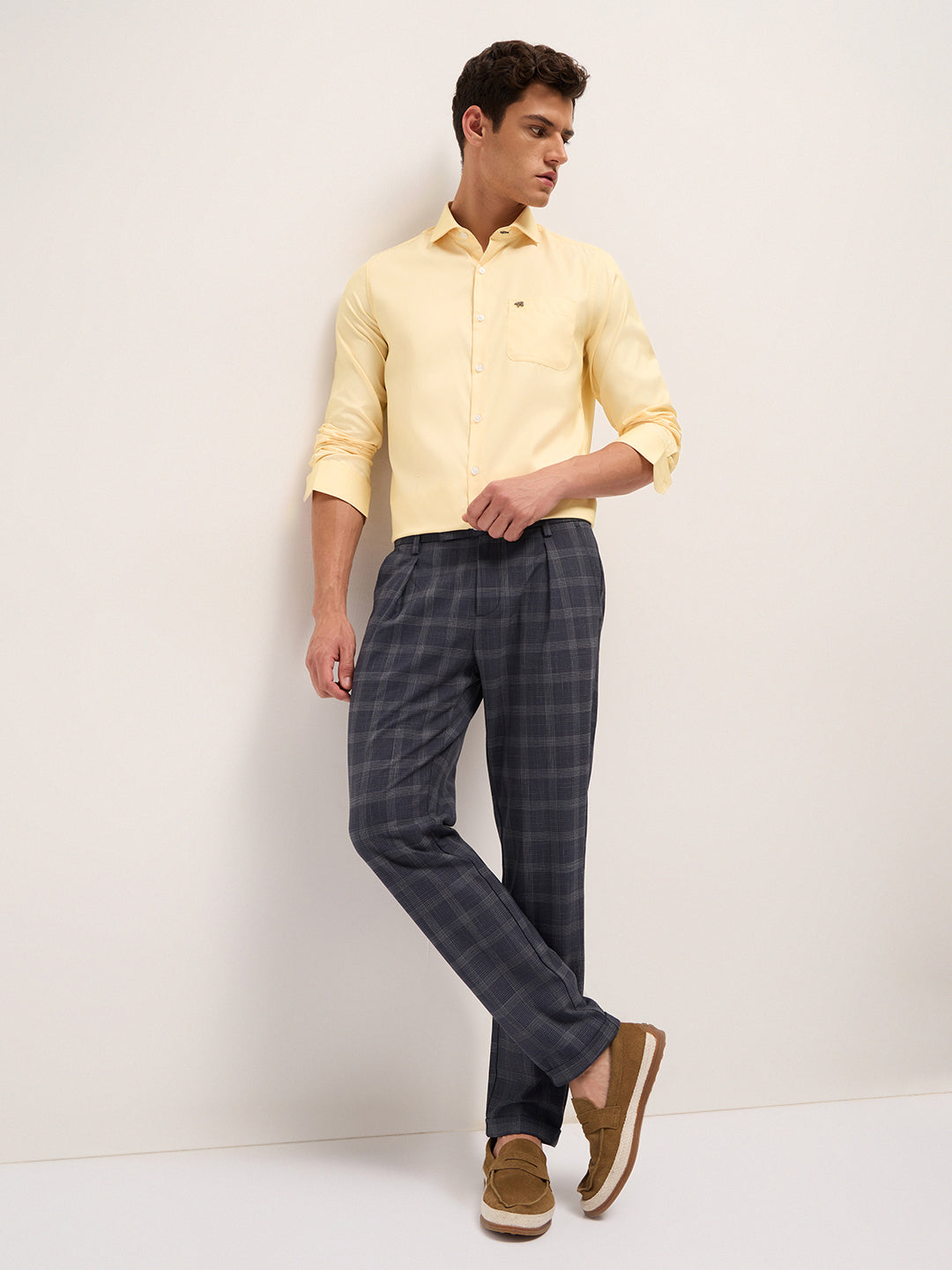 Men Herringbone Woven Design Tailored Fit Formal Shirt TBH-KURLO-YL