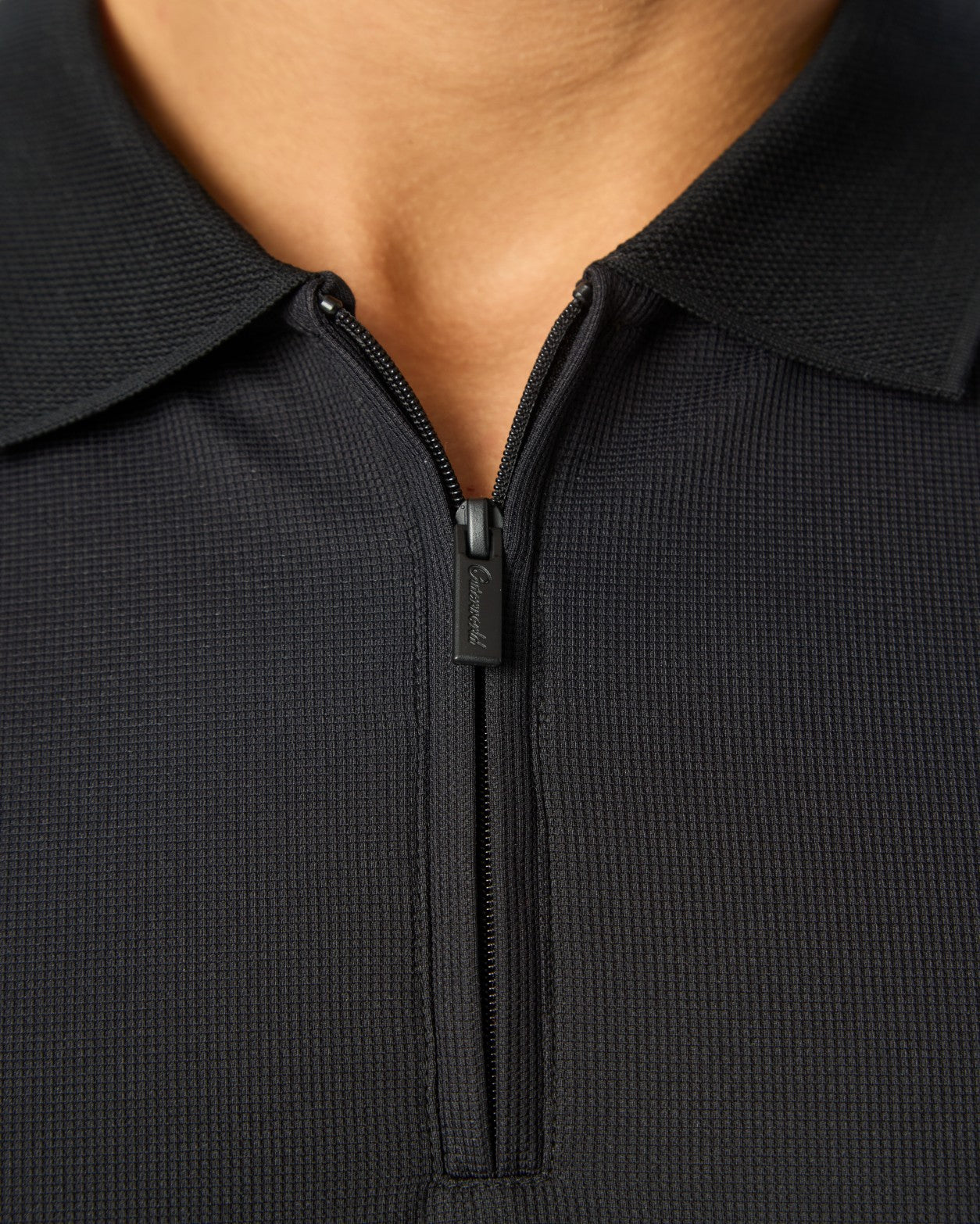 NOIR LUXE ZIPPER POLO BLACK