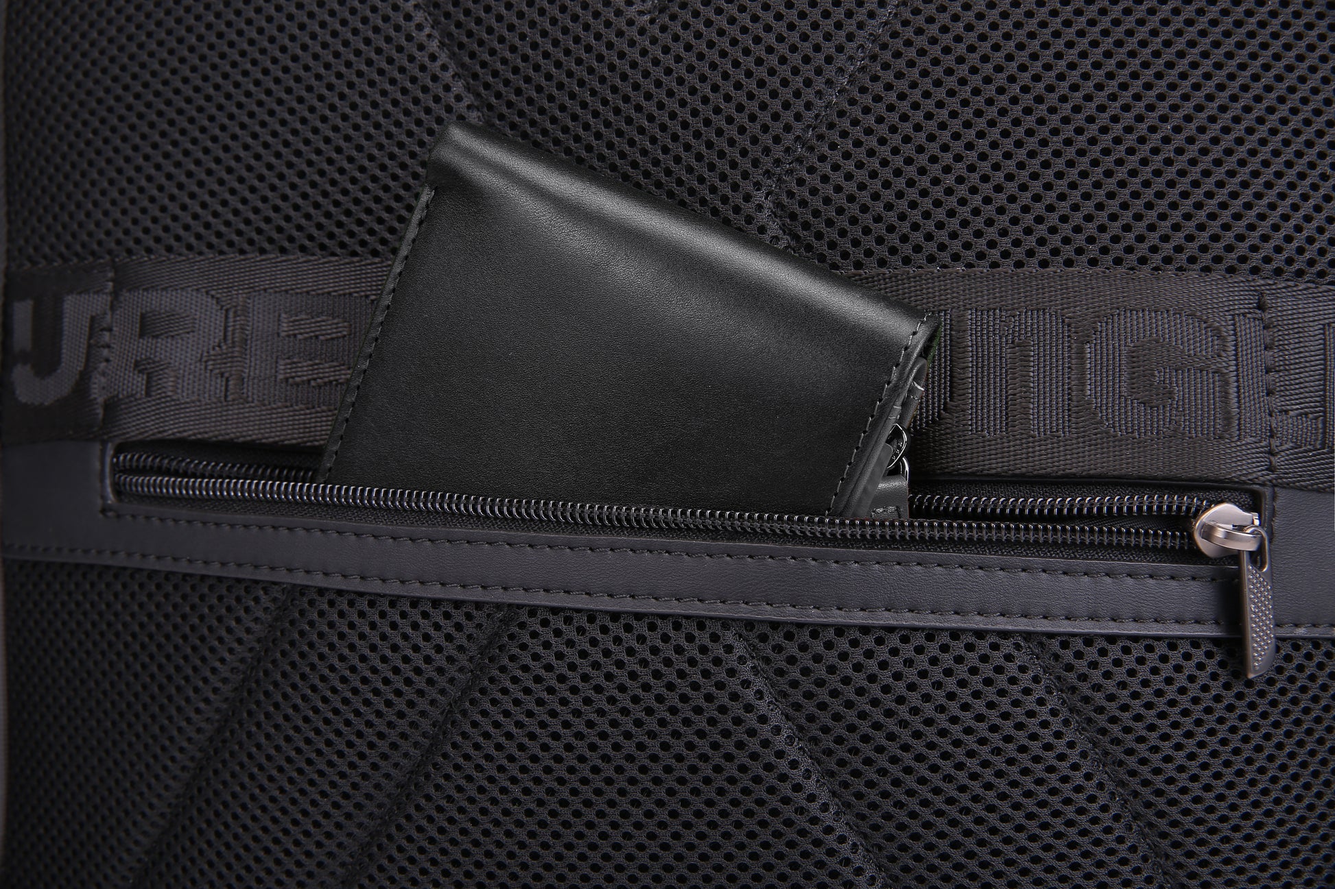 City Run Backpack -Olive-Large | Urban Jungle at Broadway