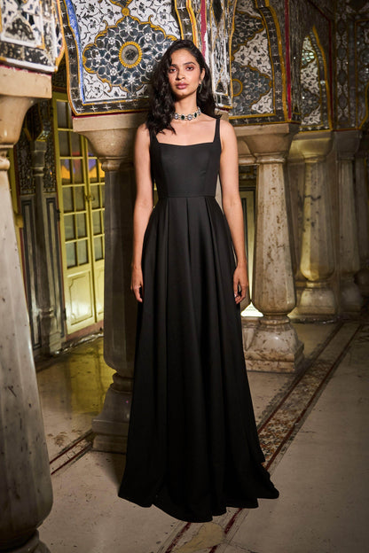 BLACK FLARE GOWN | Dash and Dot at Broadway