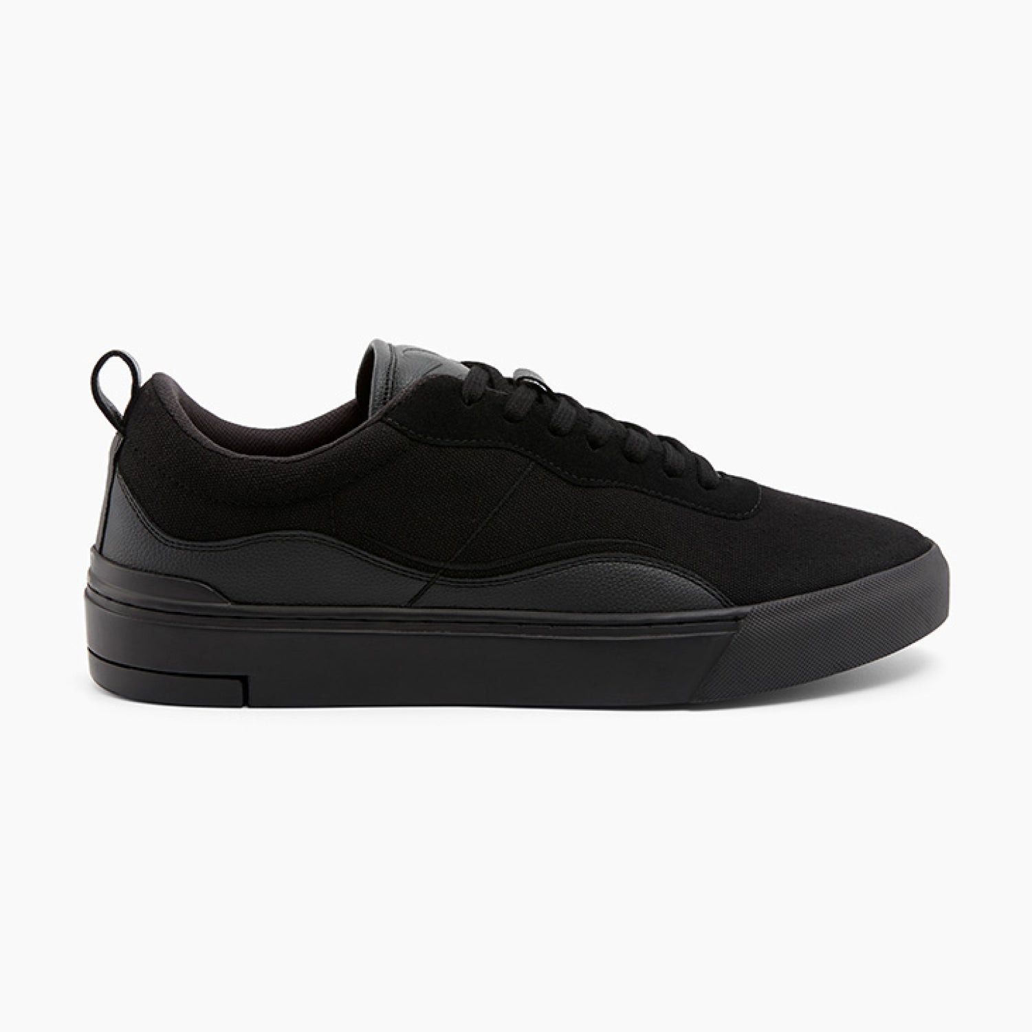 ECL Triple Black M | Ludic at Broadway