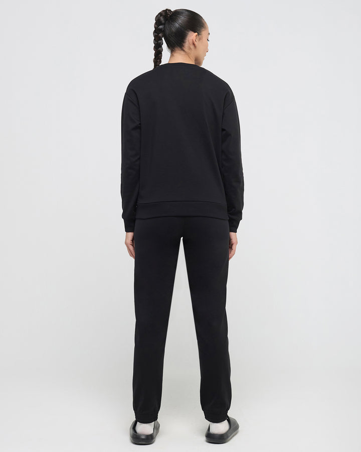 Essential CrewNeck Sweatshirt | Hunnit at Broadway