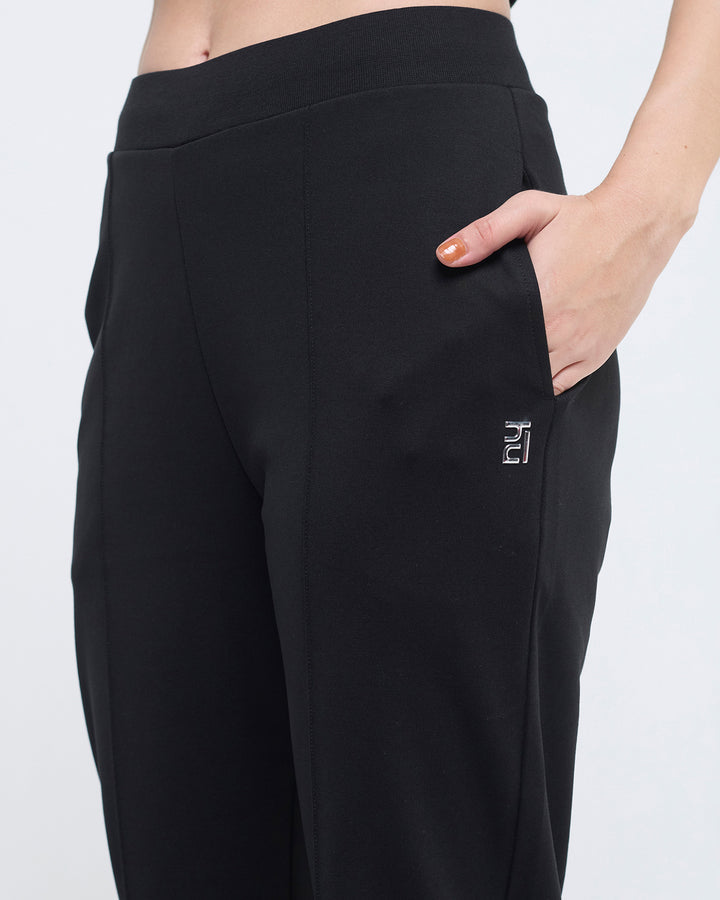 Essential Straight Pants | Hunnit at Broadway