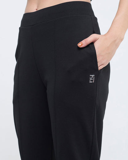 Essential Straight Pants | Hunnit at Broadway