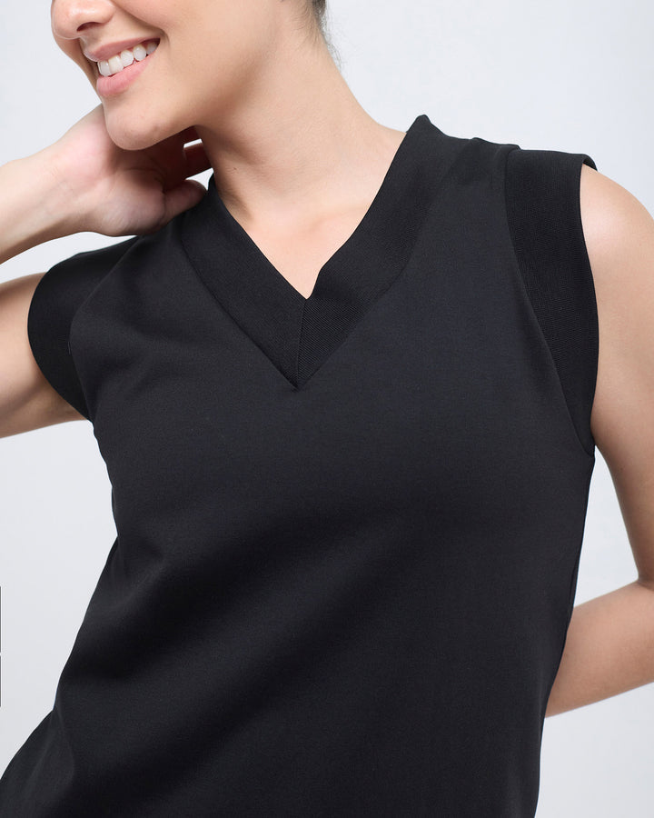 Essential Tank Top | Hunnit at Broadway