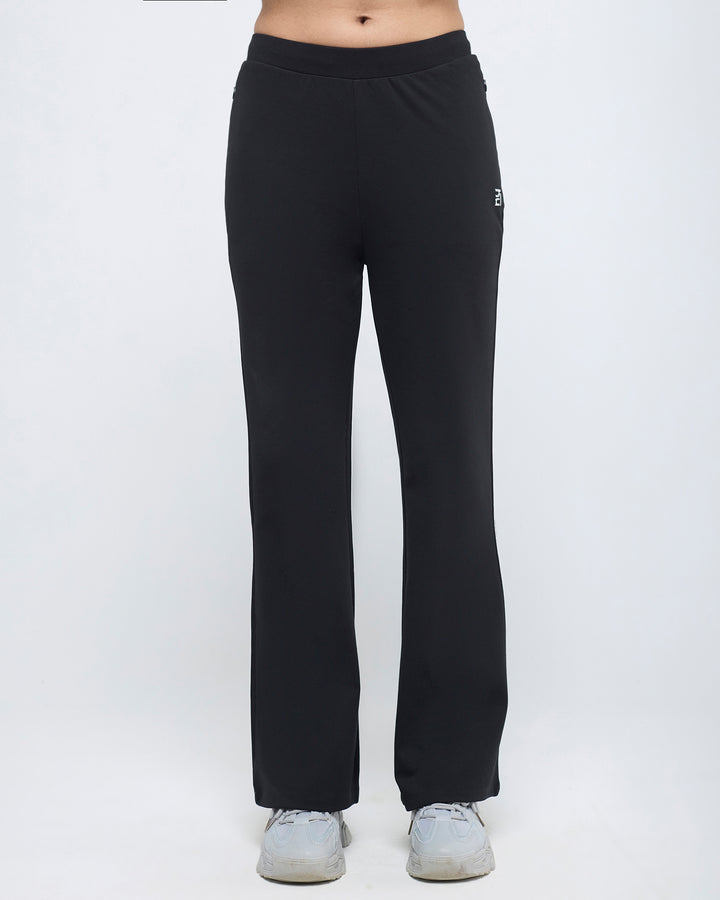 Essential Flare Pants | Hunnit at Broadway