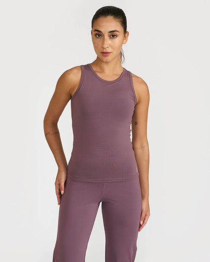 Zen tank top with in-built sports bra | Hunnit at Broadway