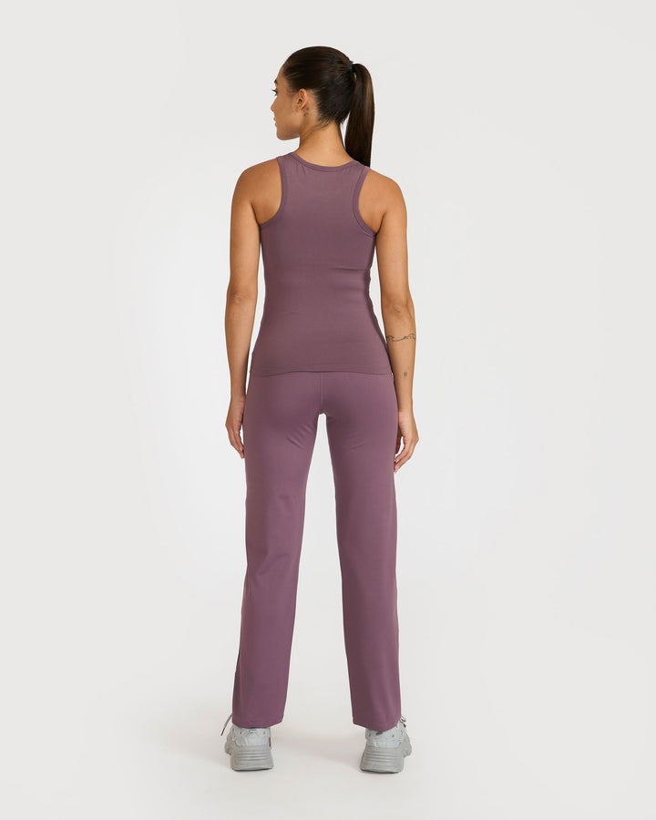 Zen tank top with in-built sports bra | Hunnit at Broadway
