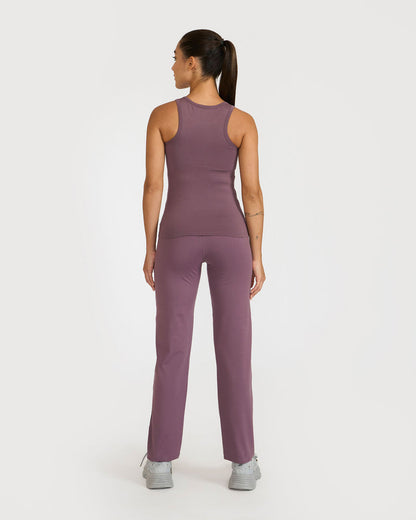 Zen tank top with in-built sports bra | Hunnit at Broadway