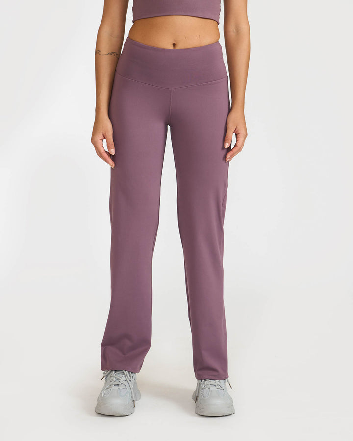 Zen Straight - Fit Pants | Hunnit at Broadway