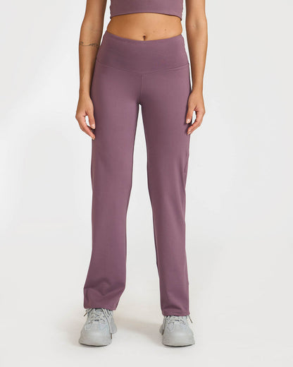 Zen Straight - Fit Pants | Hunnit at Broadway