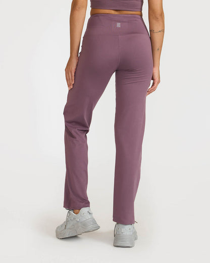 Zen Straight - Fit Pants | Hunnit at Broadway