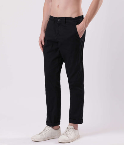 Turms Black Sea Chino pants in black, featuring a stylish design and comfortable fit, perfect for everyday wear.
