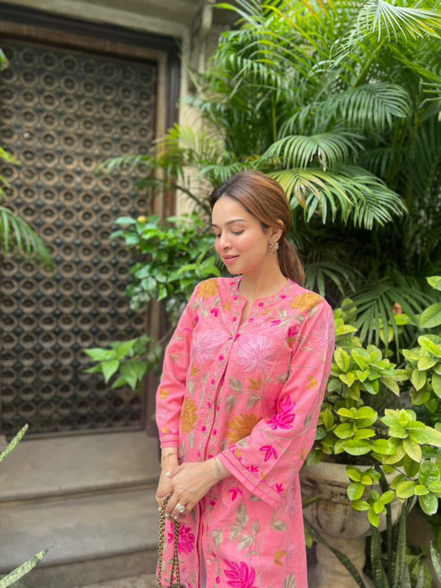 Haania in Kashmiri Aari Work Cotton Kurta Jacket – Pink