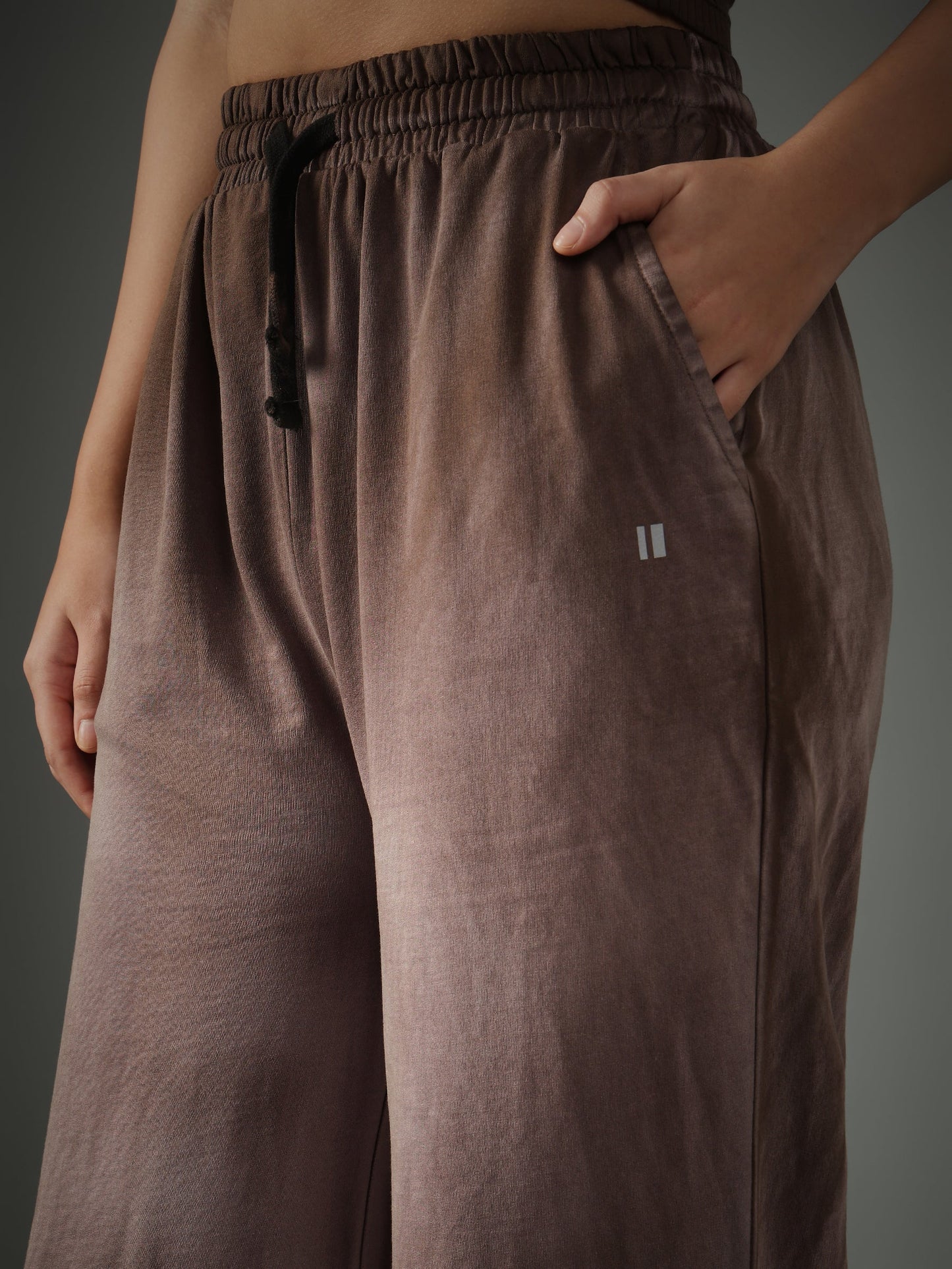 Spray Wash Baggy Joggers – Brown