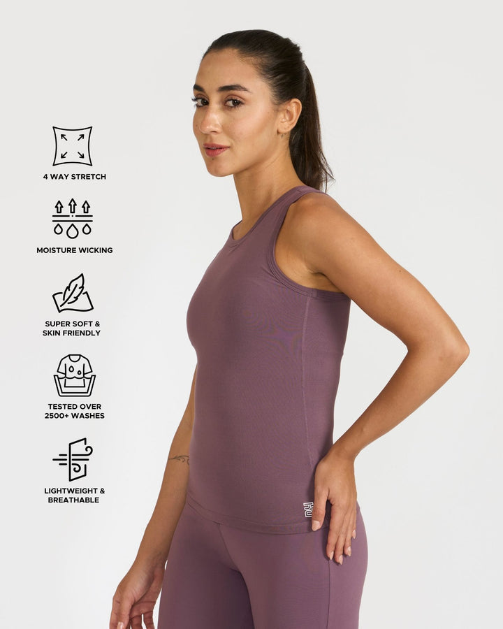 Zen tank top with in-built sports bra | Hunnit at Broadway