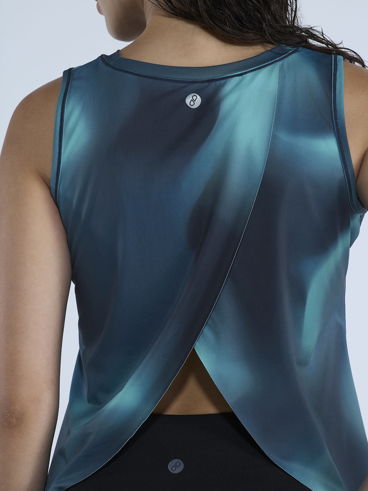 Teal Fluid Overlap Tank