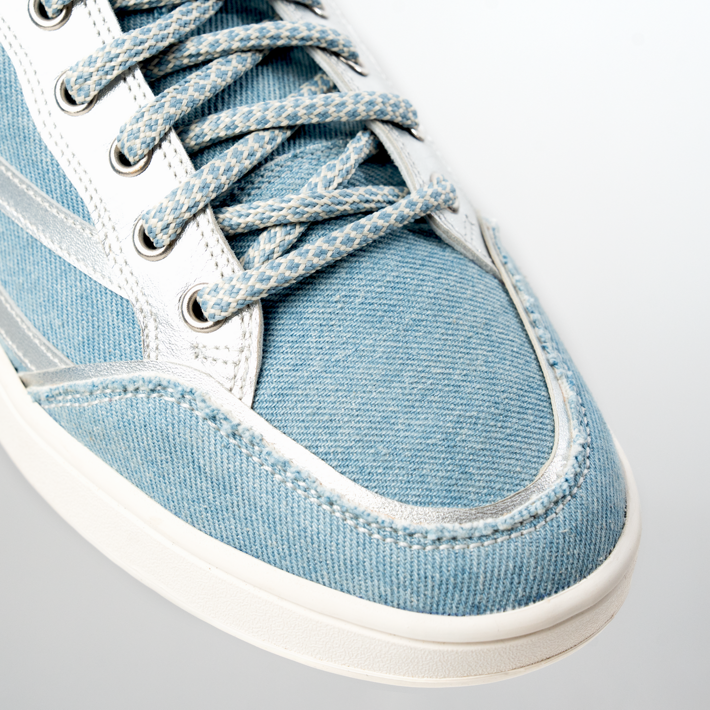 Gully Number 001 - Baaz Baadal Blue