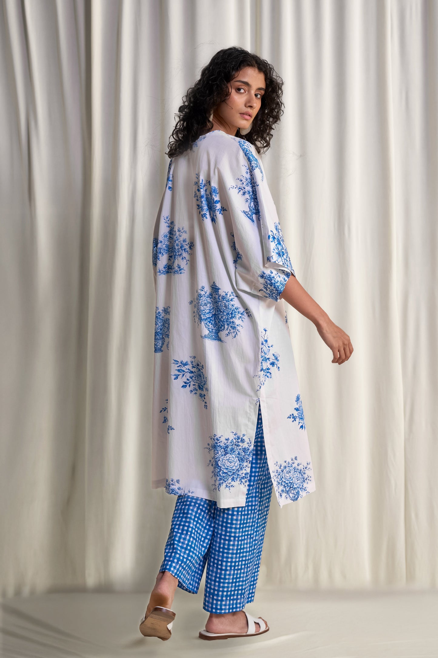 LINEN PORCELAIN MOTIF PRINT LONGLINE SHIRT