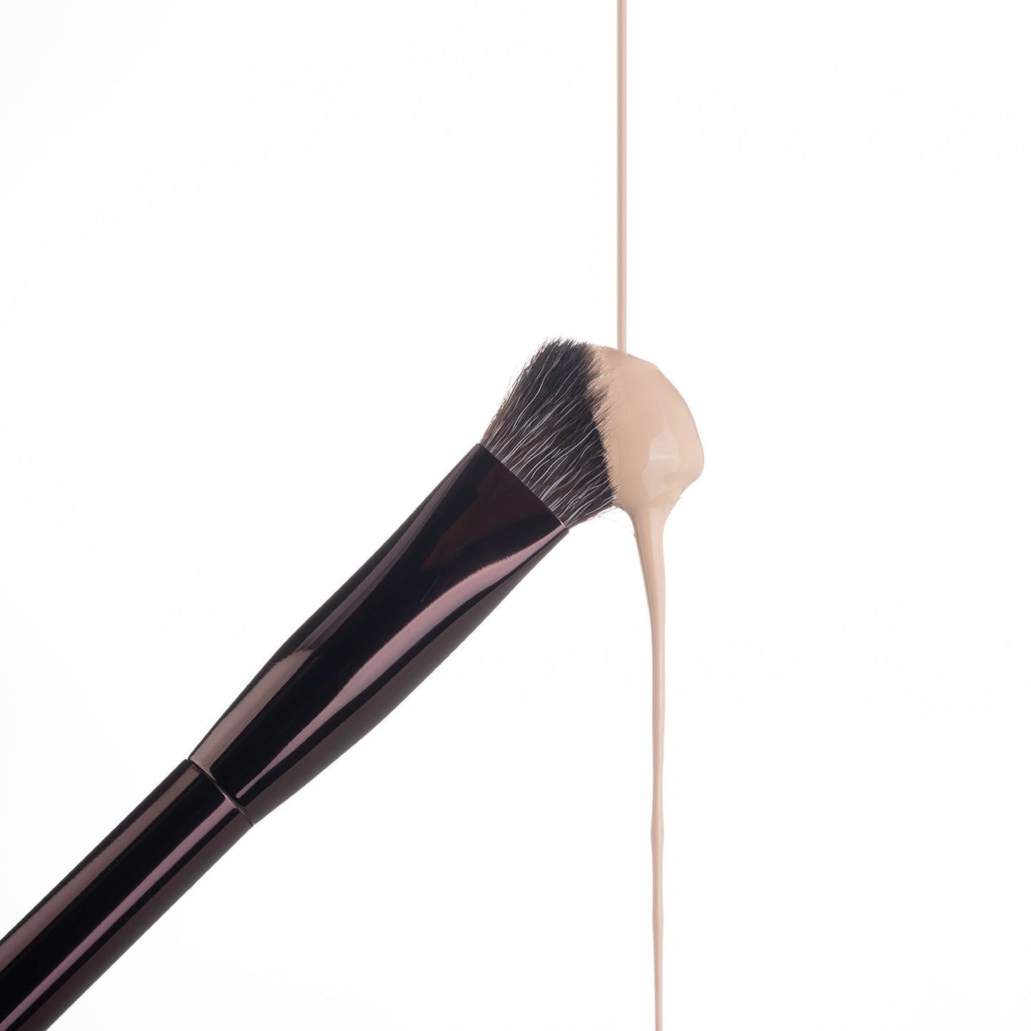 T06 Expert Concealer Brush