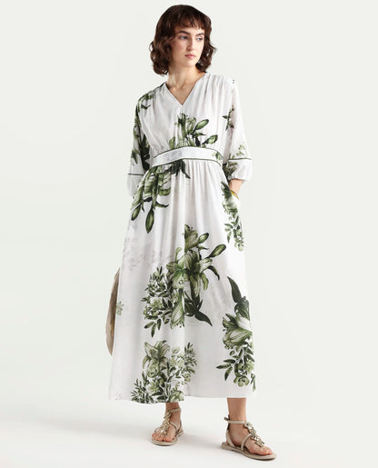 Rareism Women's Arsyn Off White Viscose Half Sleeve V-Neck Fit And Flare Floral Print Dress