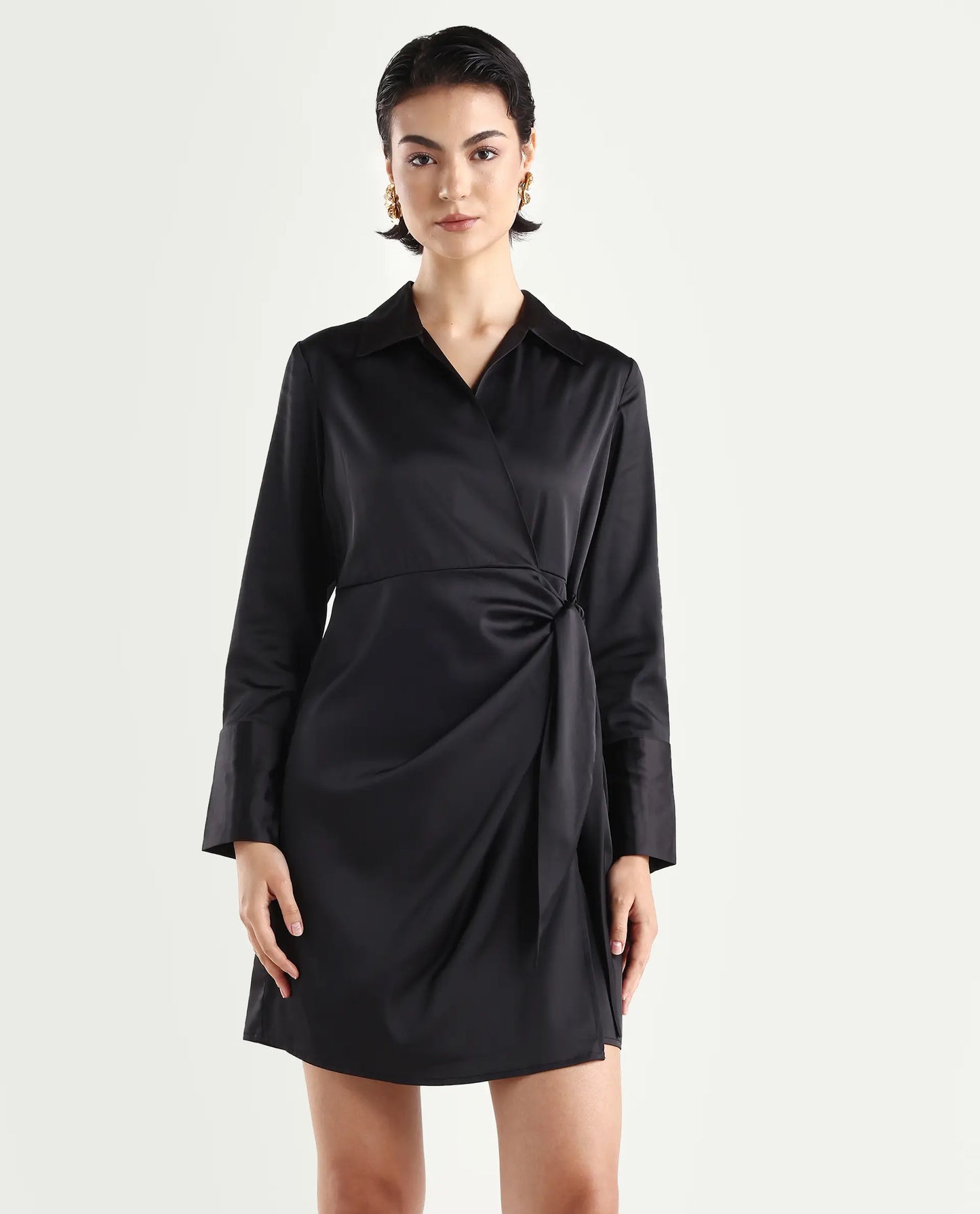 SOLID MINI WRAP DRESS AVIPAL - BLACK | RAREISM at Broadway