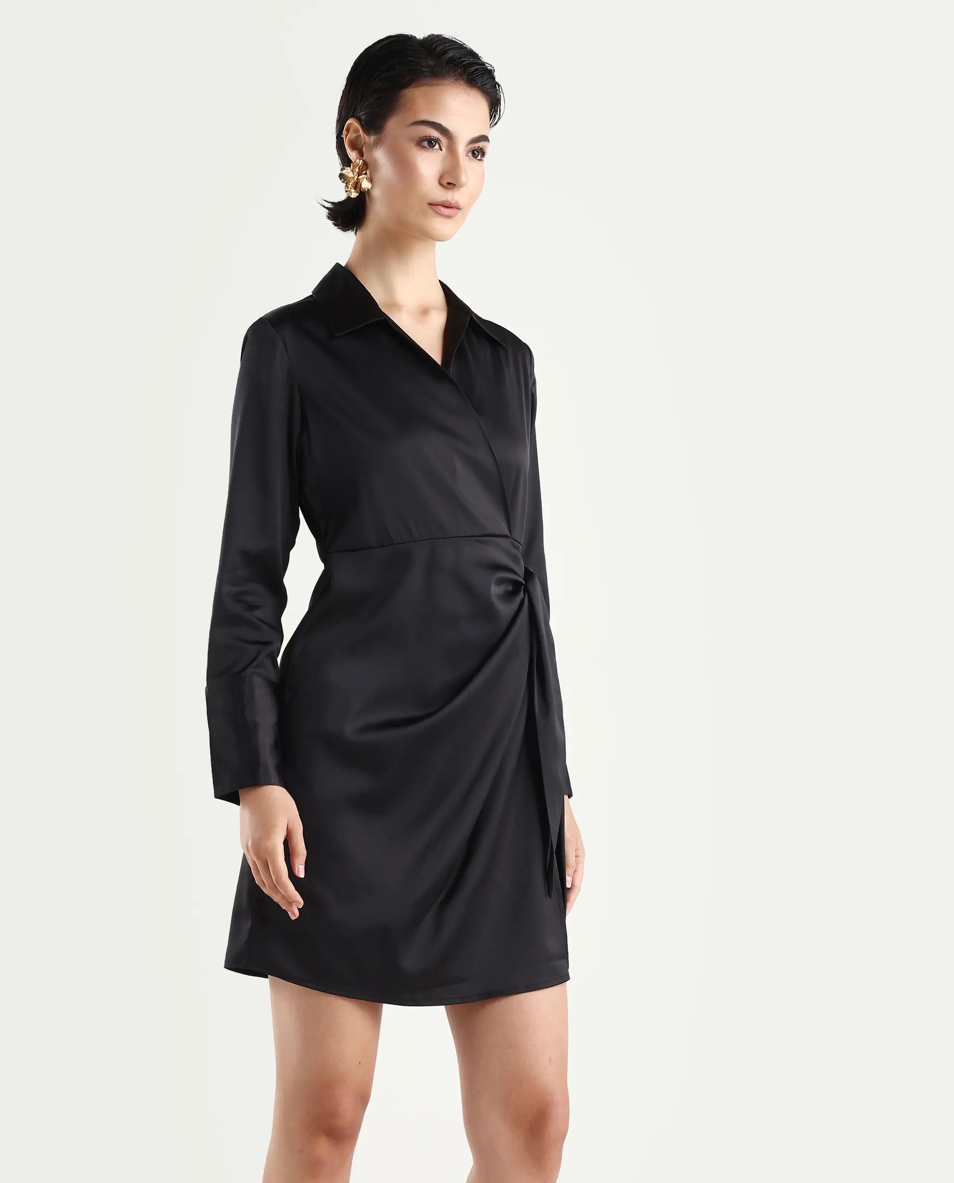 SOLID MINI WRAP DRESS AVIPAL - BLACK | RAREISM at Broadway