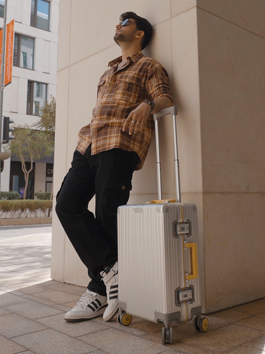 Aluminium Black Check-In Medium