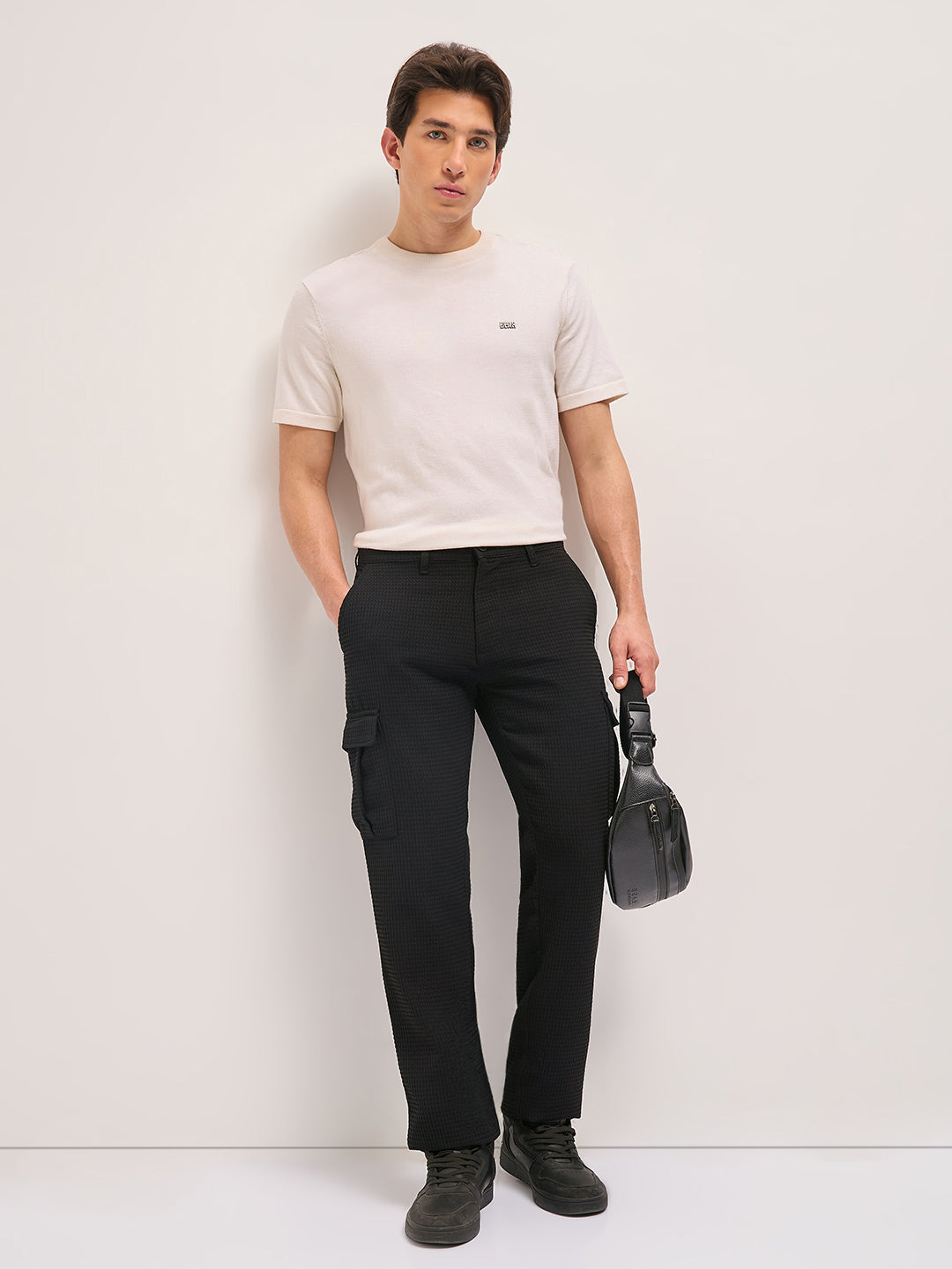 Men Textured Straight Fit Cargos CAR-ABASI-BK