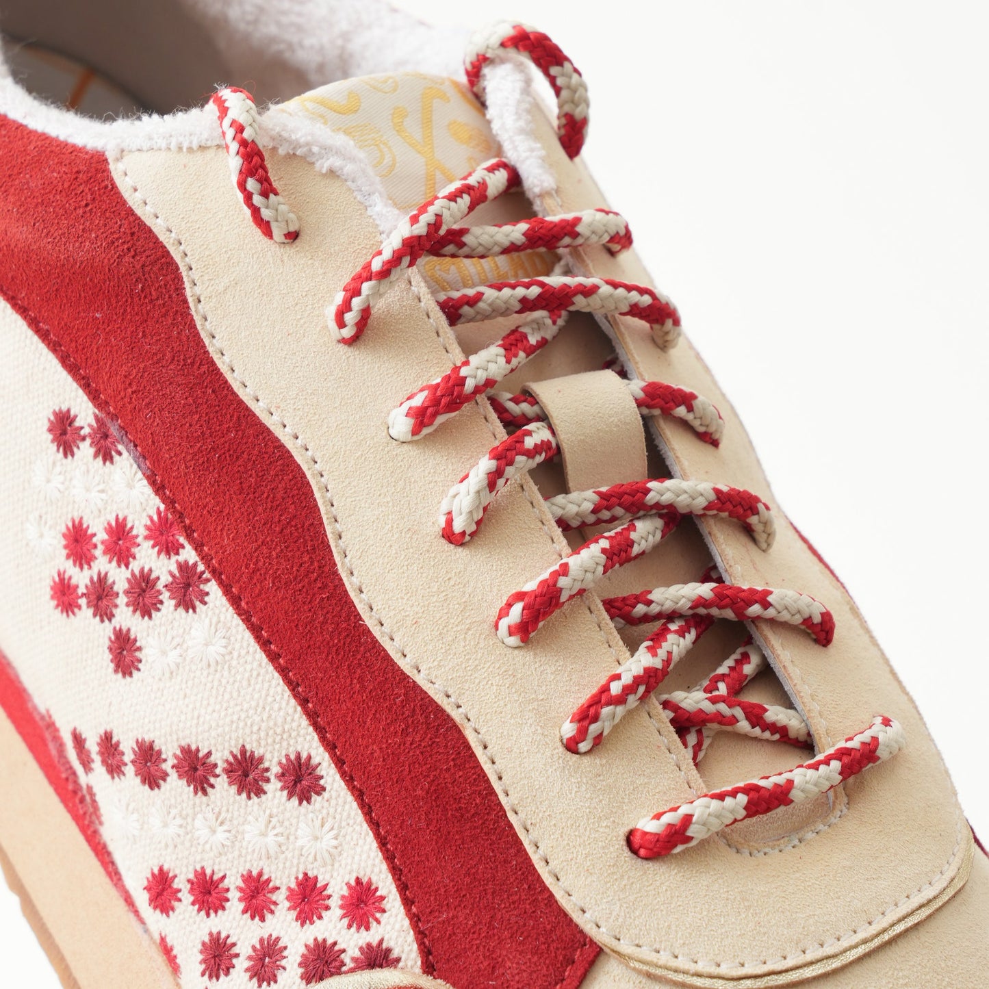 Gully Number 002 - 1980 Wizard Red