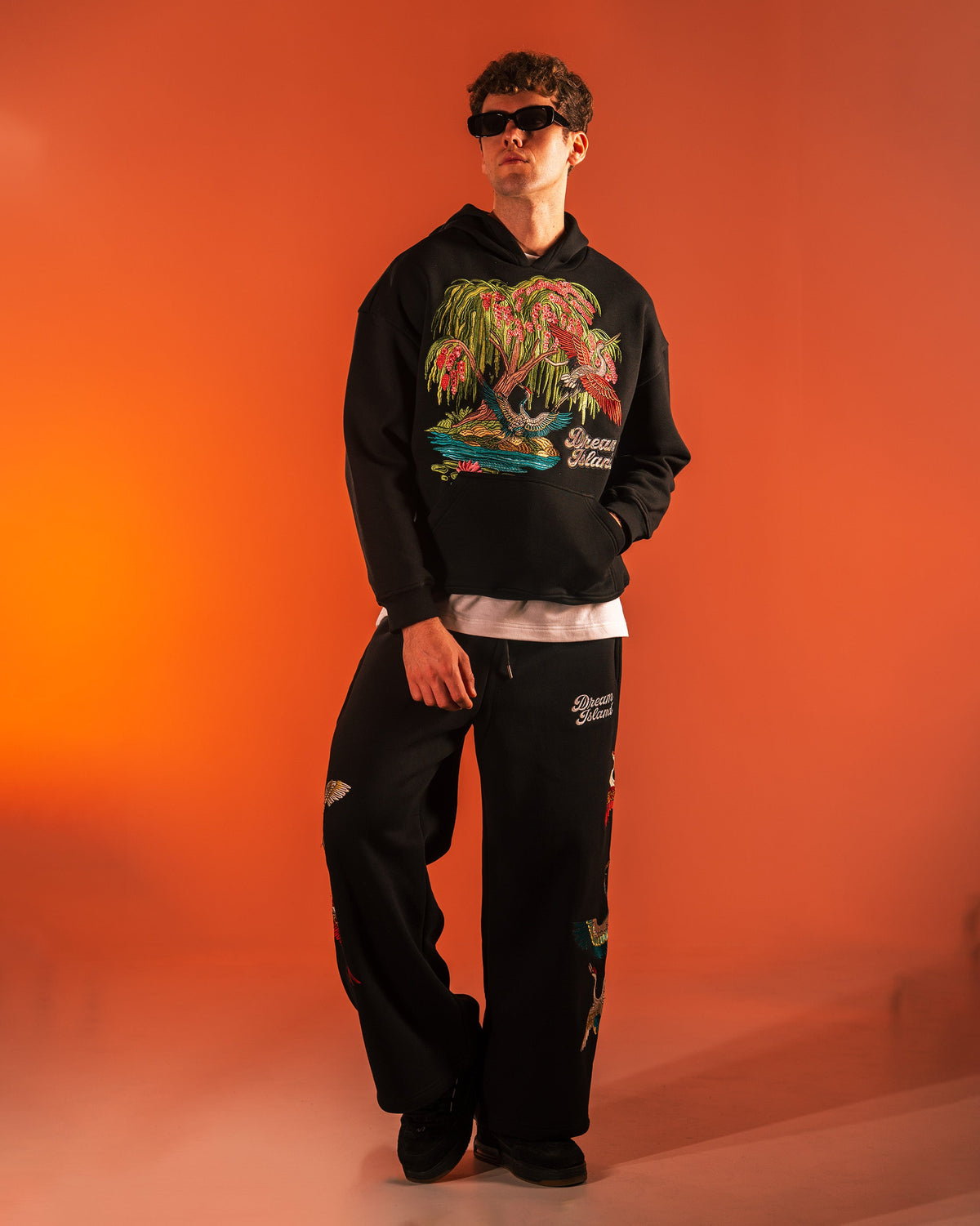 ETERNAL SKY HOODIE - BLACK