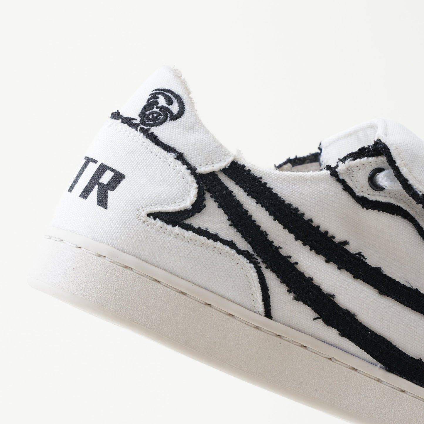 Gully Number 001 x Royal Enfield Hunter 350 - BAAZ WHITESABI TOKYO