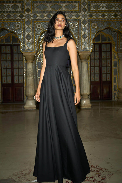 BLACK FLARE GOWN | Dash and Dot at Broadway