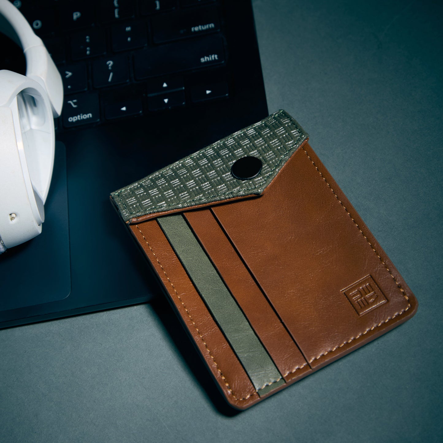 Nova Card Holder