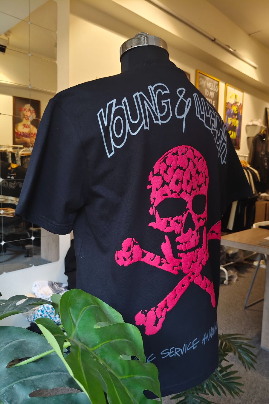 YOUNG & ILLEGAL V1