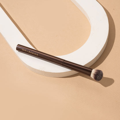 Just Lil Things  Seamless Finish Concealer Brush JLTBASICS B0003