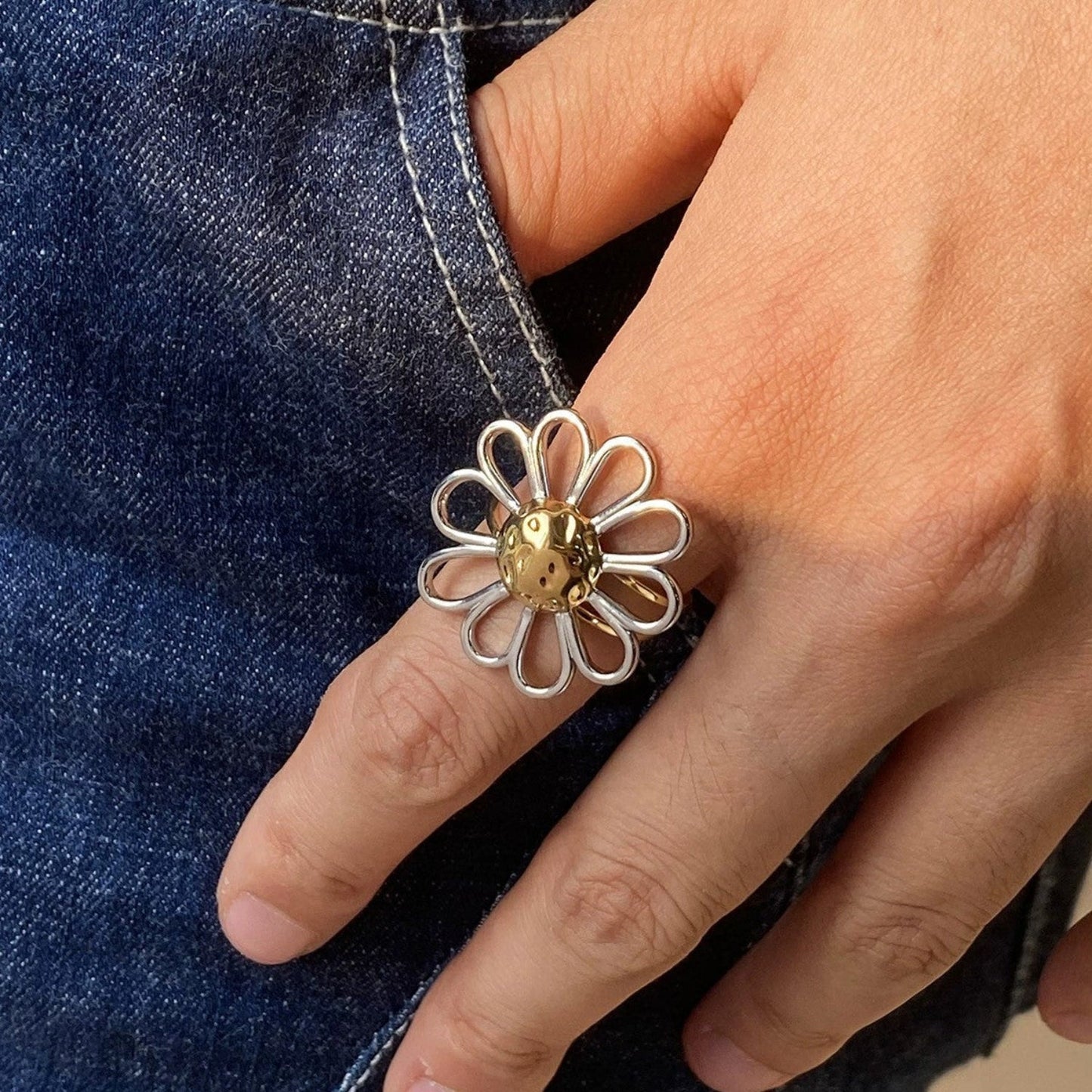 Bold Daisy Dual-Tone Adjustable Ring JLTR