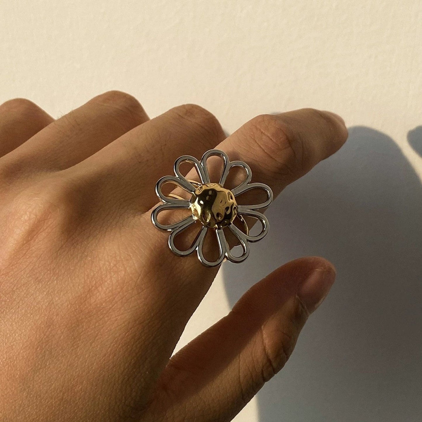 Bold Daisy Dual-Tone Adjustable Ring JLTR