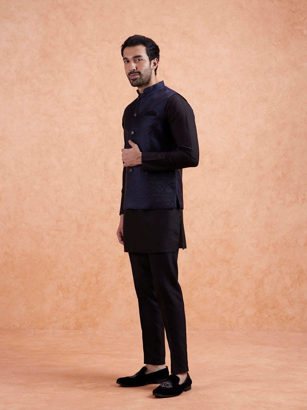 Kisah Men's Navy-Blue Short Jacket