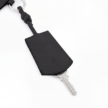 LARRY KEYCHAIN PEBBLE BLACK
