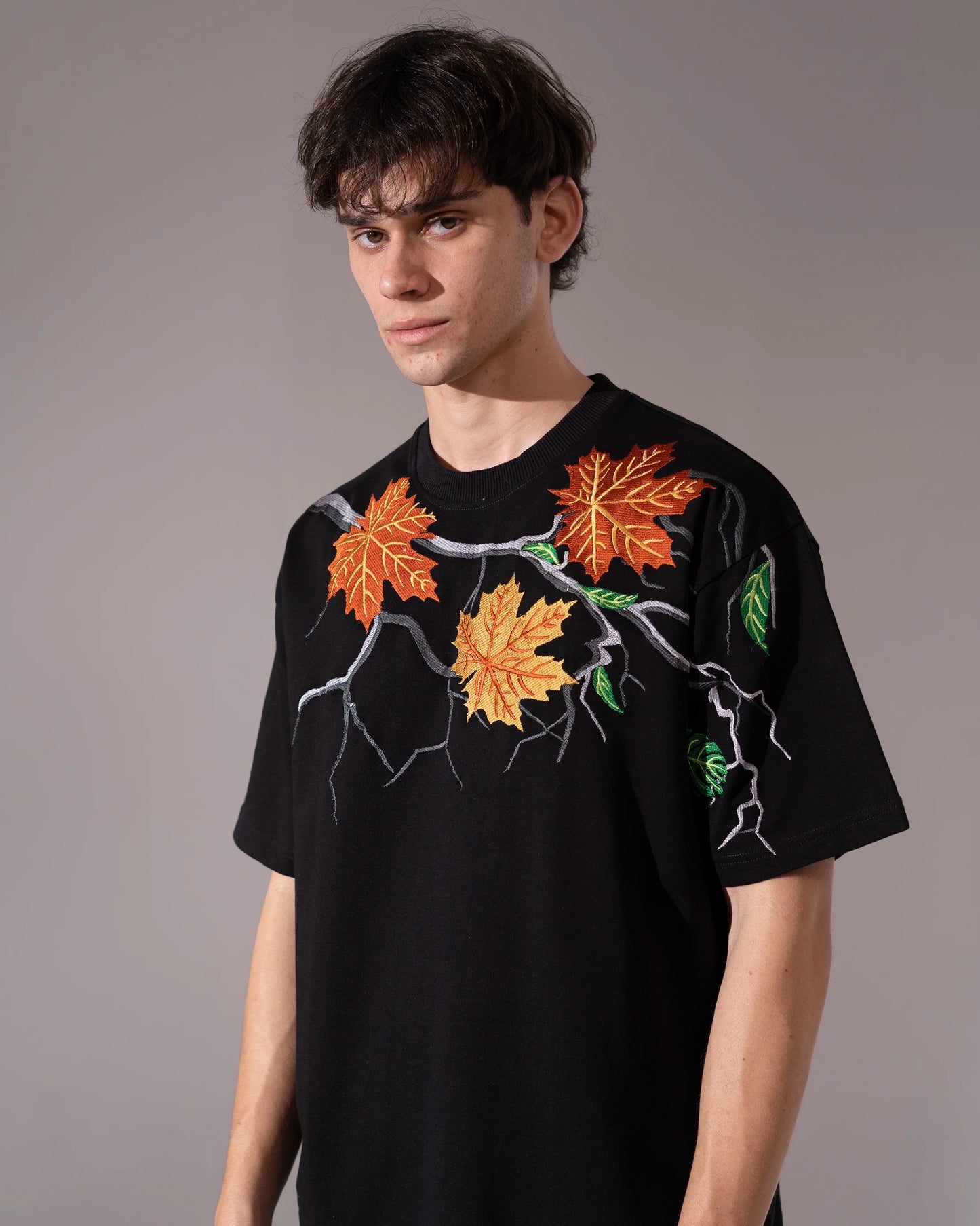 MAPLE LEAF T-SHIRT - BLACK