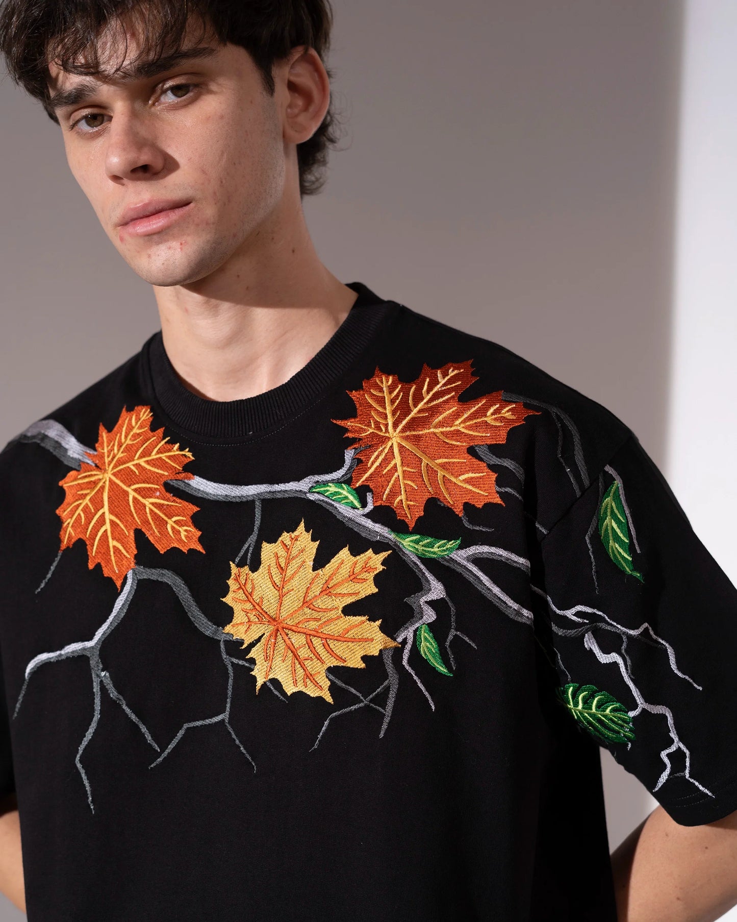 MAPLE LEAF T-SHIRT - BLACK