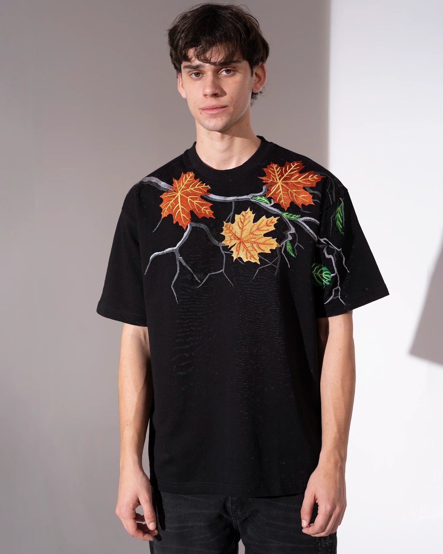 MAPLE LEAF T-SHIRT - BLACK