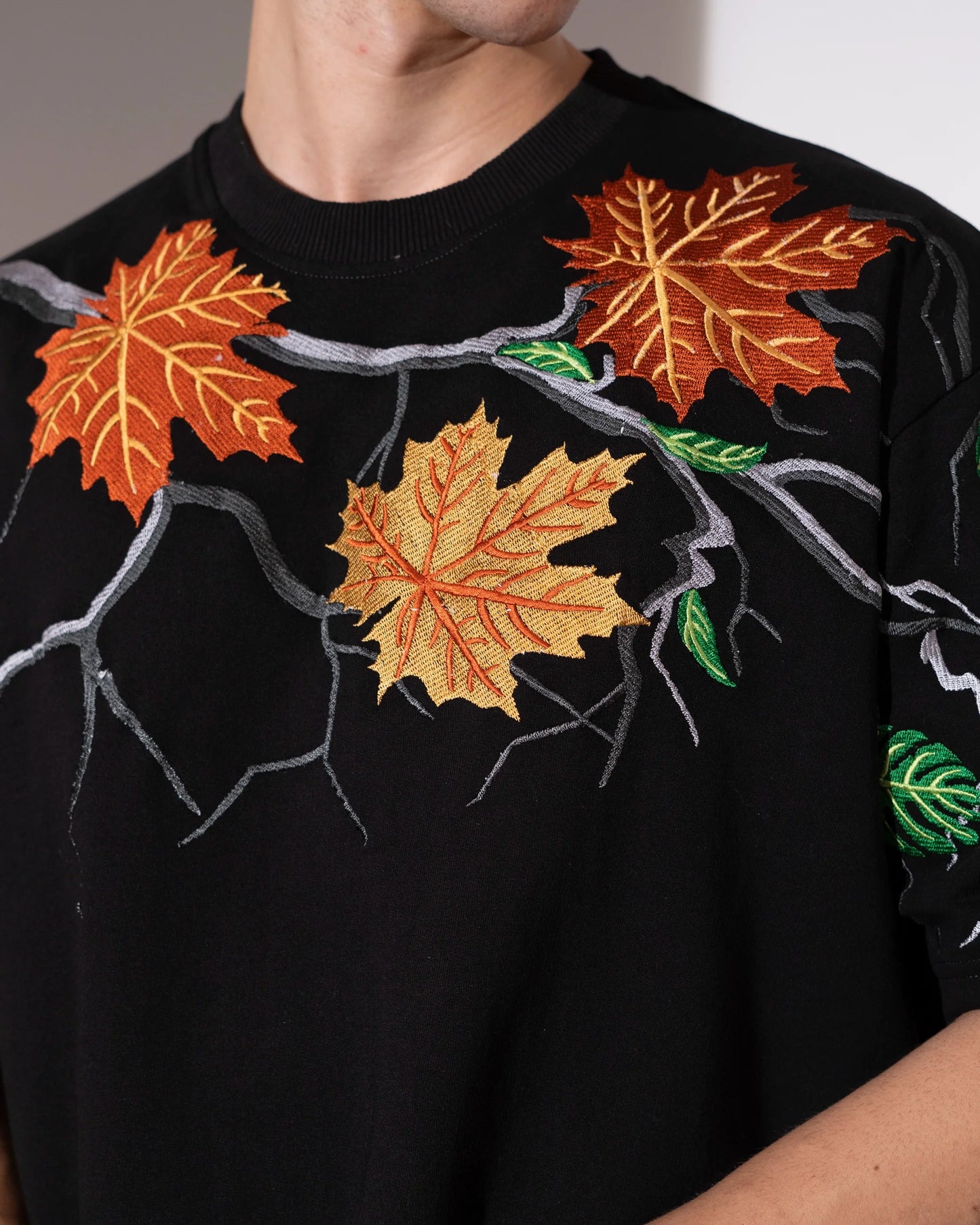 MAPLE LEAF T-SHIRT - BLACK
