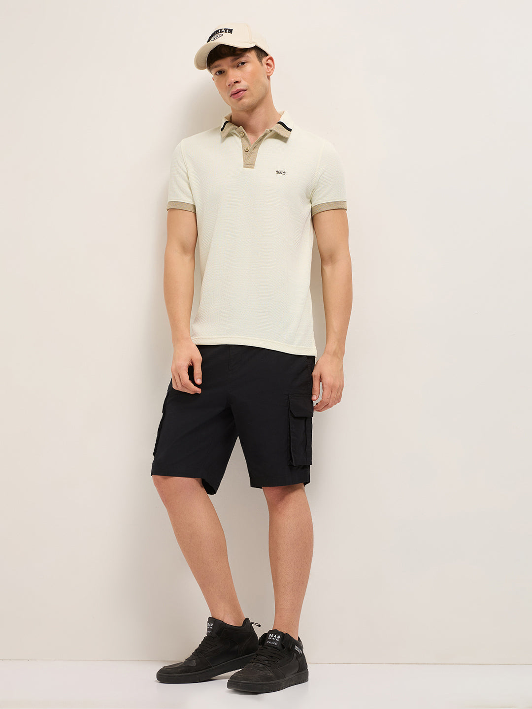 MenÕs Textured Slim Fit Polo With Contrast Collar POL-MAJOI-WH