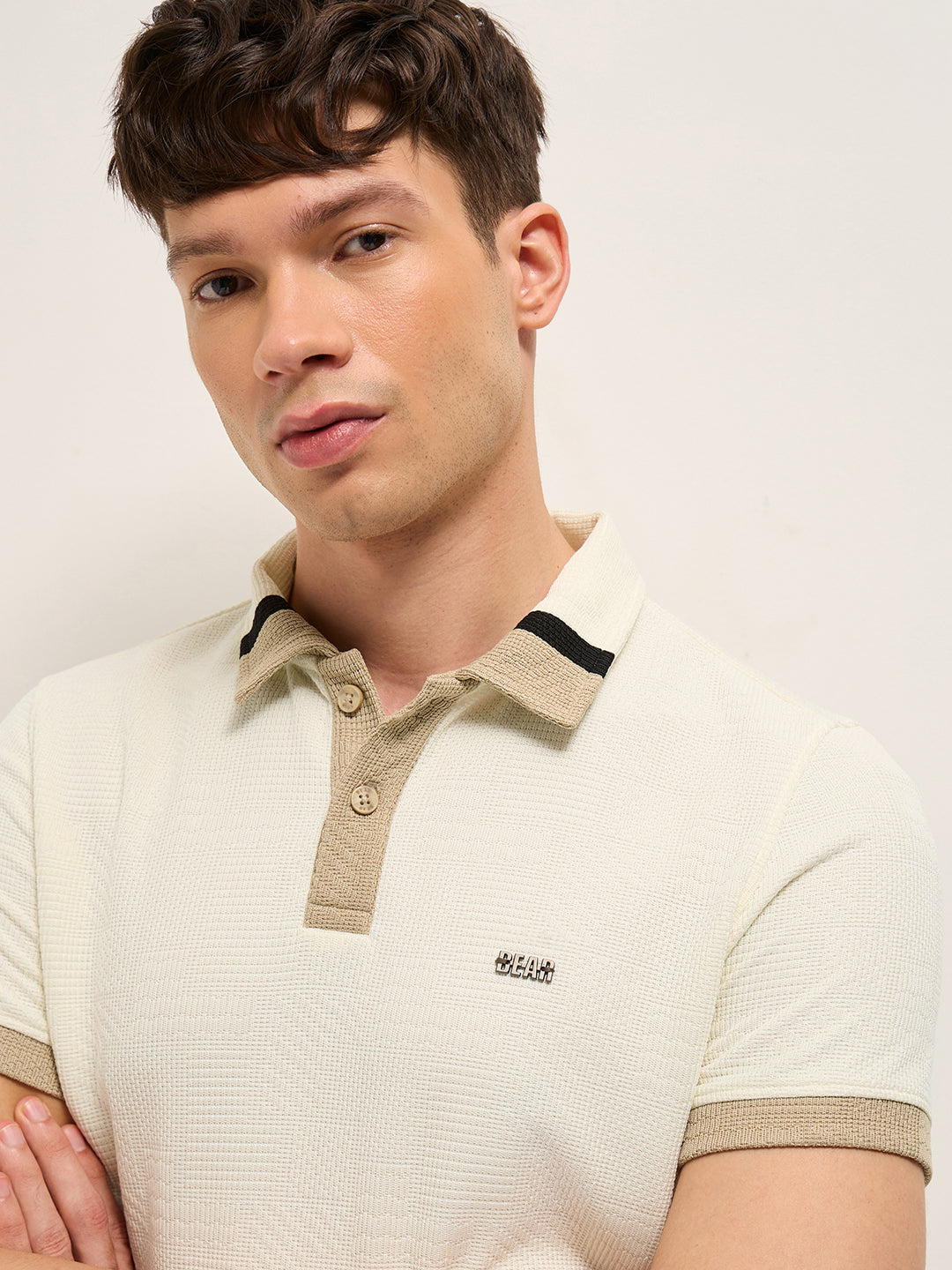 MenÕs Textured Slim Fit Polo With Contrast Collar POL-MAJOI-WH