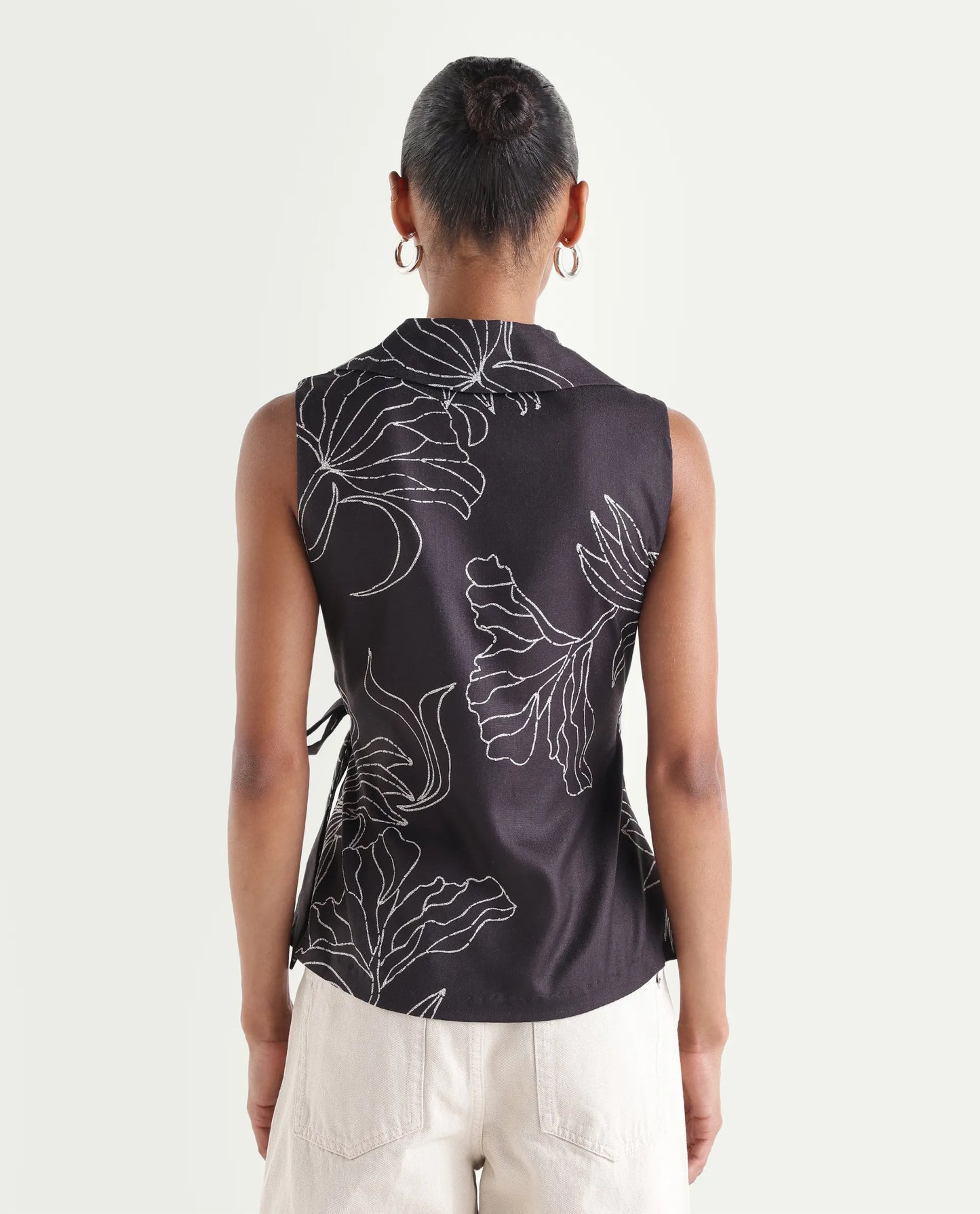Rareism Women's Vanfu Black Polyester Sleeveless Regular Fit Floral Print Top