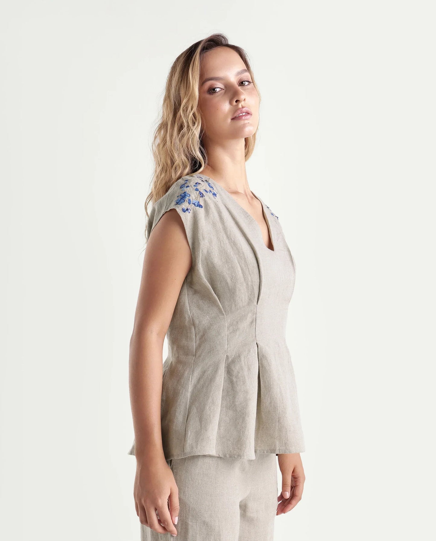Rareism Women's Rubino Dusky Beige 100% Linen V-Neck Pull-On Regular Plain Top