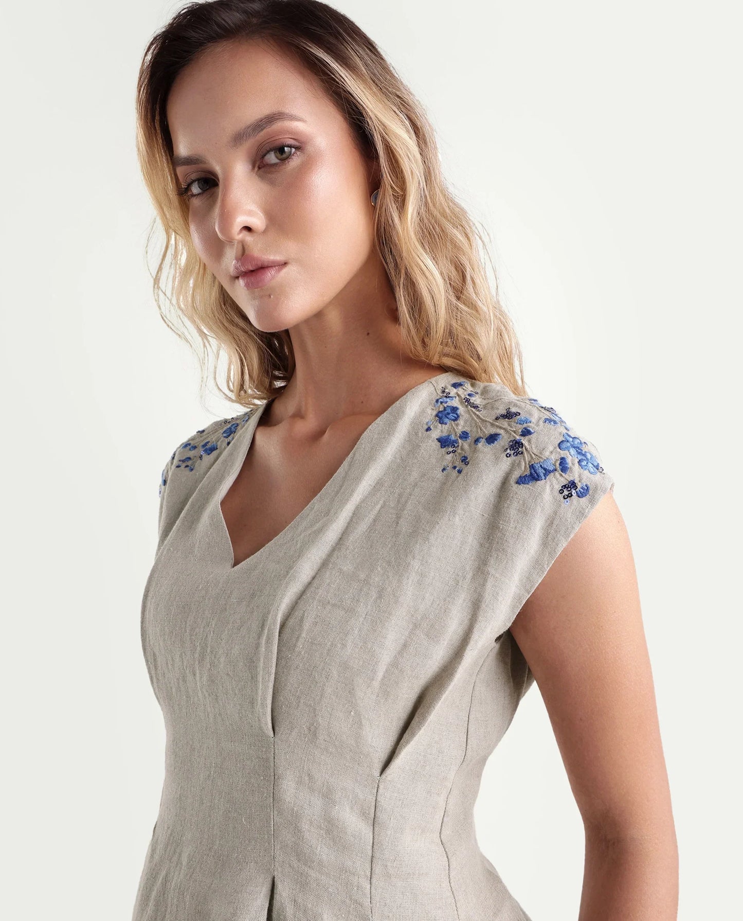 Rareism Women's Rubino Dusky Beige 100% Linen V-Neck Pull-On Regular Plain Top